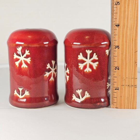 Red Ceramic Snowflake Salt Pepper Shaker Set Holiday Winter Kitchen Decor 3.75" - Picture 7 of 12